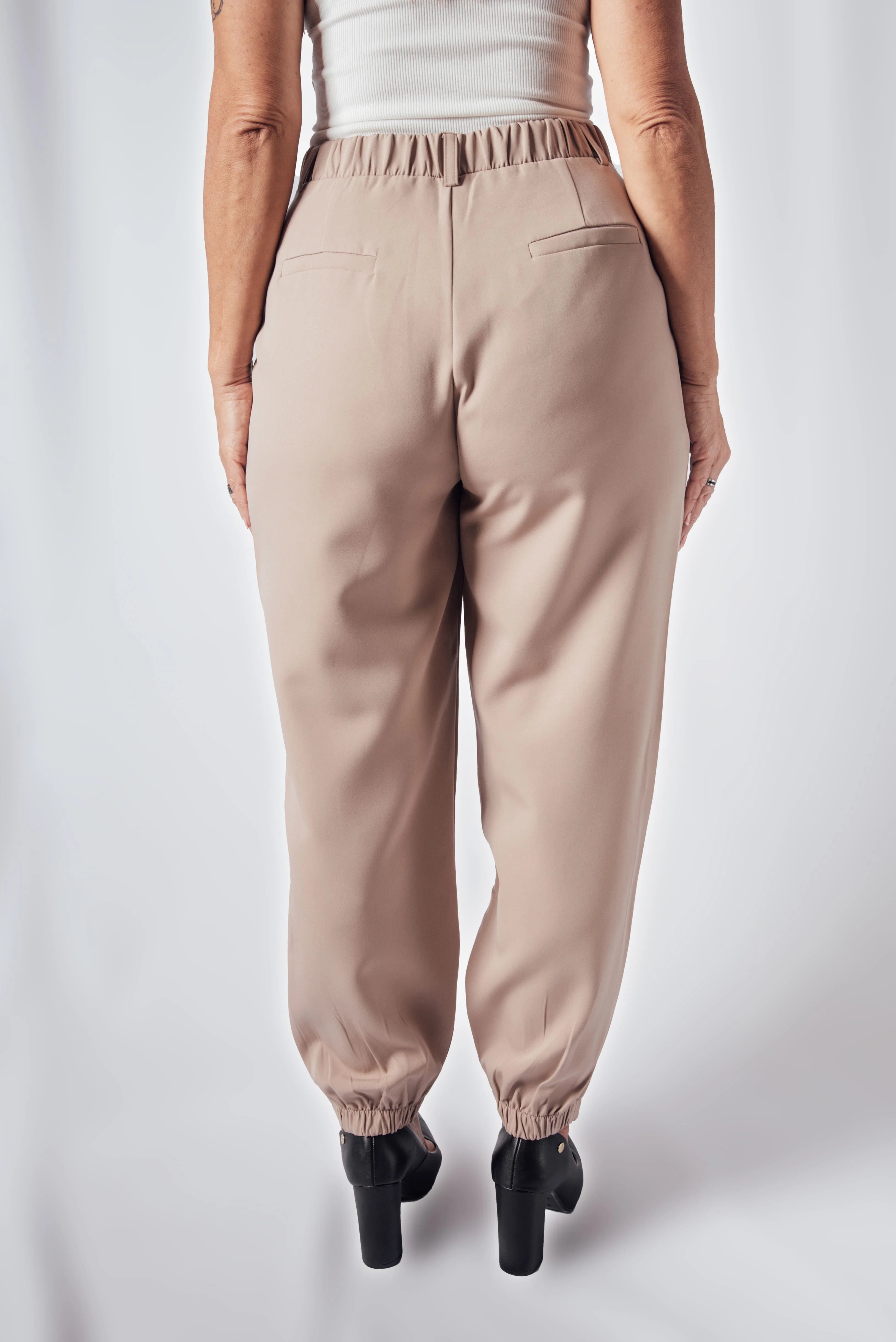 Pantalón Sastrero recto Nardoni con elástico atrás